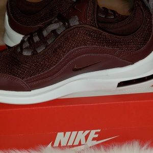 womens nike air max estrea